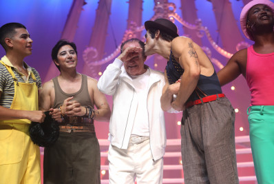 Renato Aragão se emociona na estreia do musical 'Adorável Trapalhão' no Rio