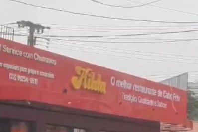 Desabamento de laje em restaurante deixa dois feridos durante temporal em Cabo Frio