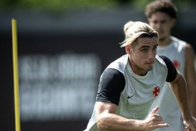 Vasco vê Brenner e Spinelli em situação física inferior, mas crê em reviravolta 