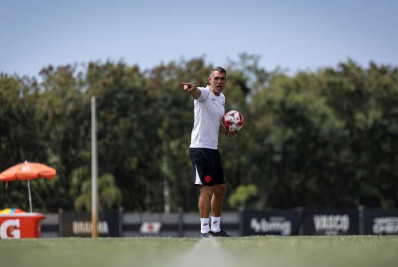 Bruno Lazaroni recusa convite de Diniz no Corinthians e permanece no Vasco