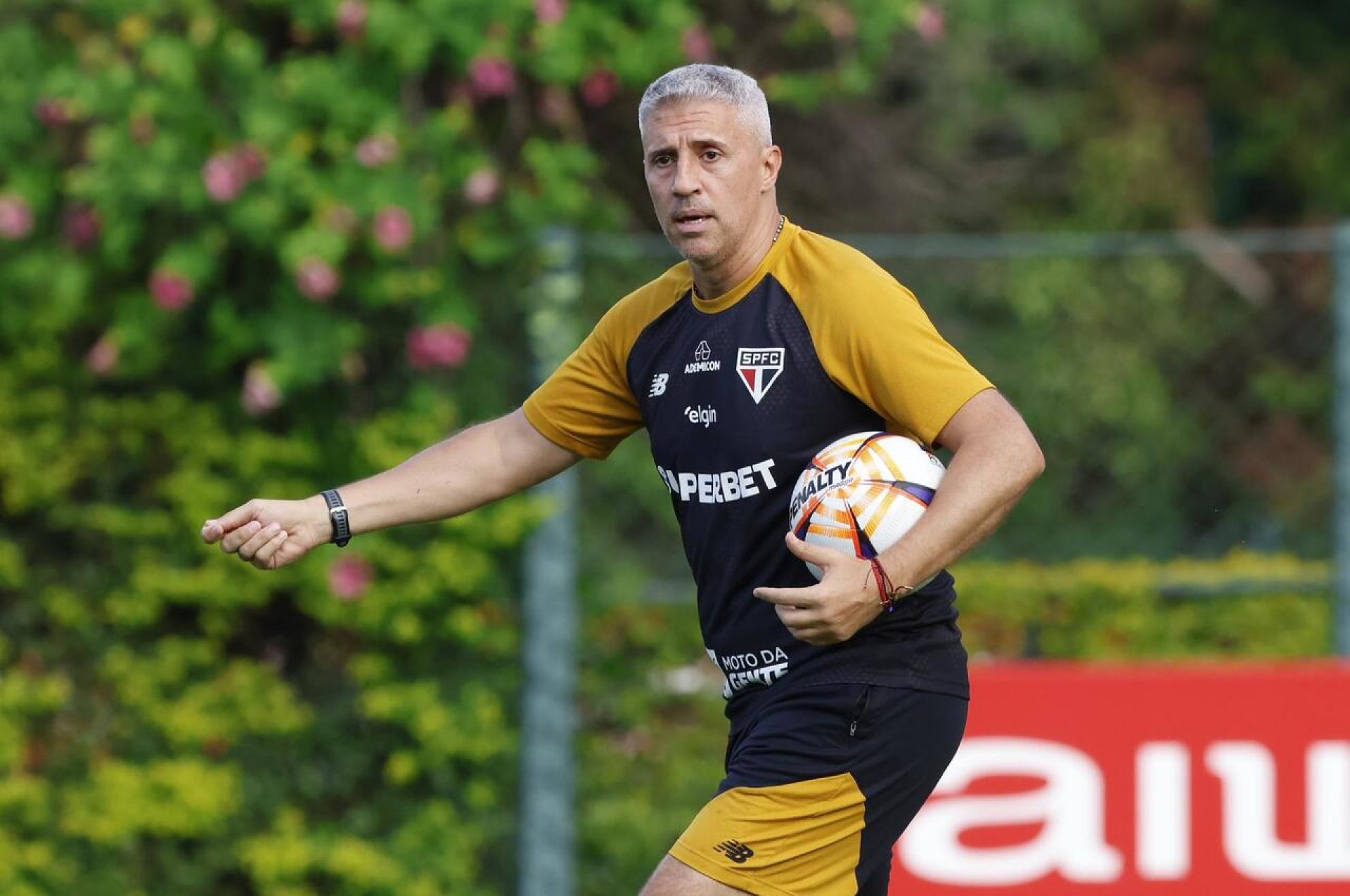 S&atilde;o Paulo tem retornos em treino no CT da Barra Funda