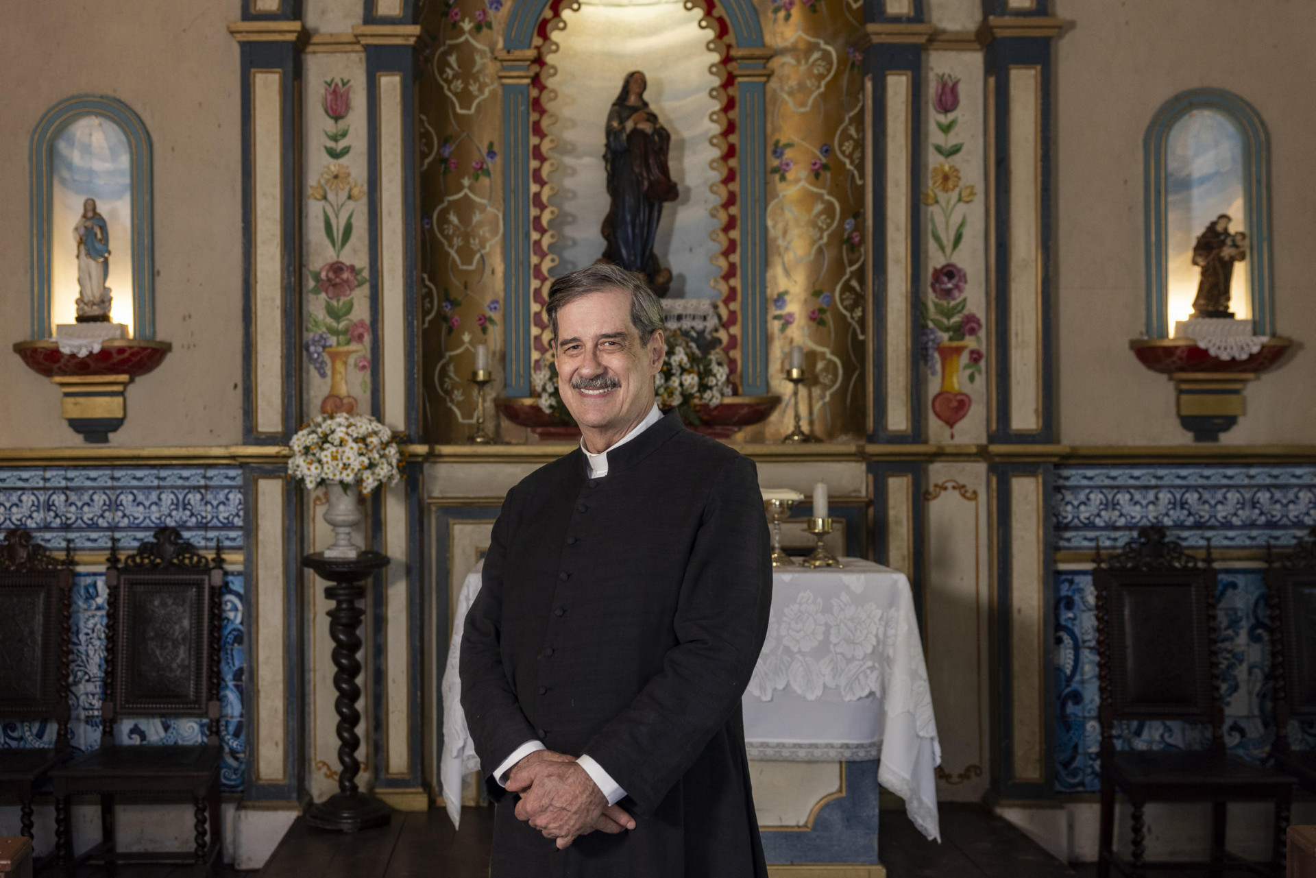 João Camargo interpreta Padre Paulo em 'Etâ Mundo Melhor!' - Fabio Rocha/TVGlobo