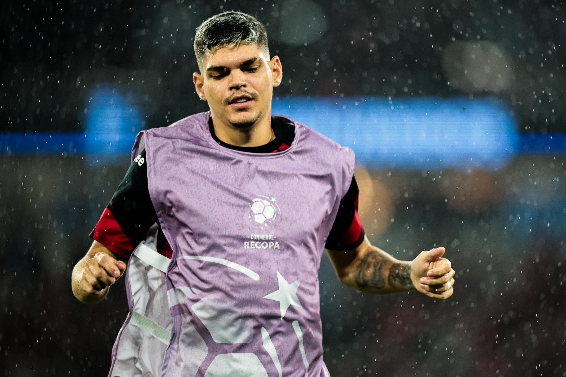 Flamengo define alvo para lateral esquerda