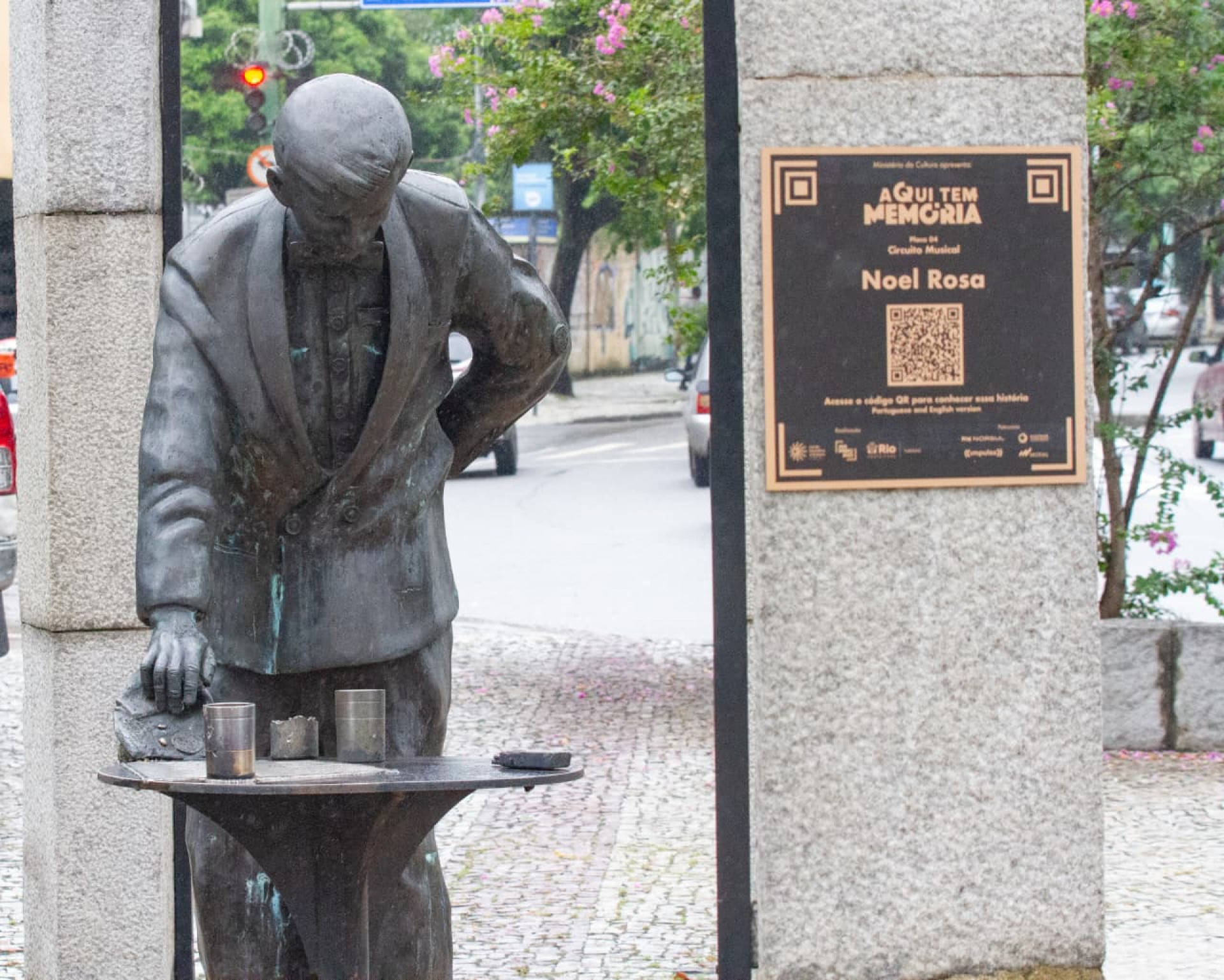 Estátua em homenagem ao compositor Noel Rosa ainda não foi devolvida ao Largo do Maracanã - Érica Martin / Agência O Dia