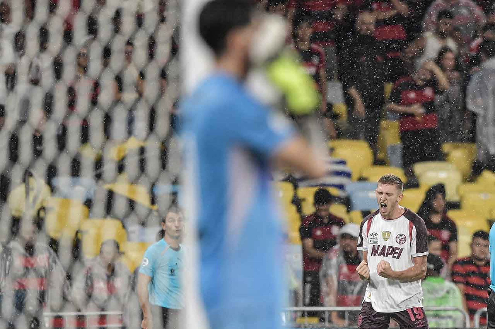Rossi cobra elenco do Flamengo e pede cabe&ccedil;a fria ap&oacute;s vice na Recopa