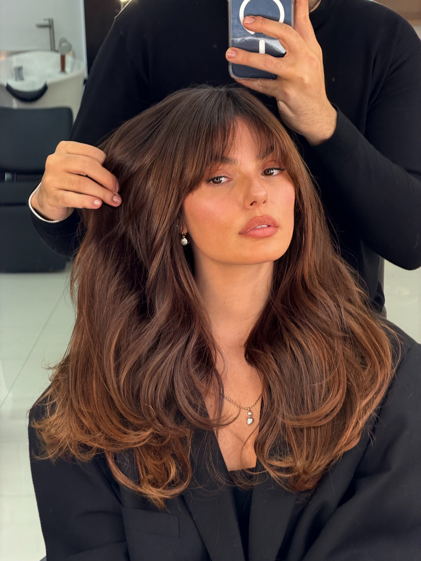 Isis Valverde surge com cabelo longo - Divulgação