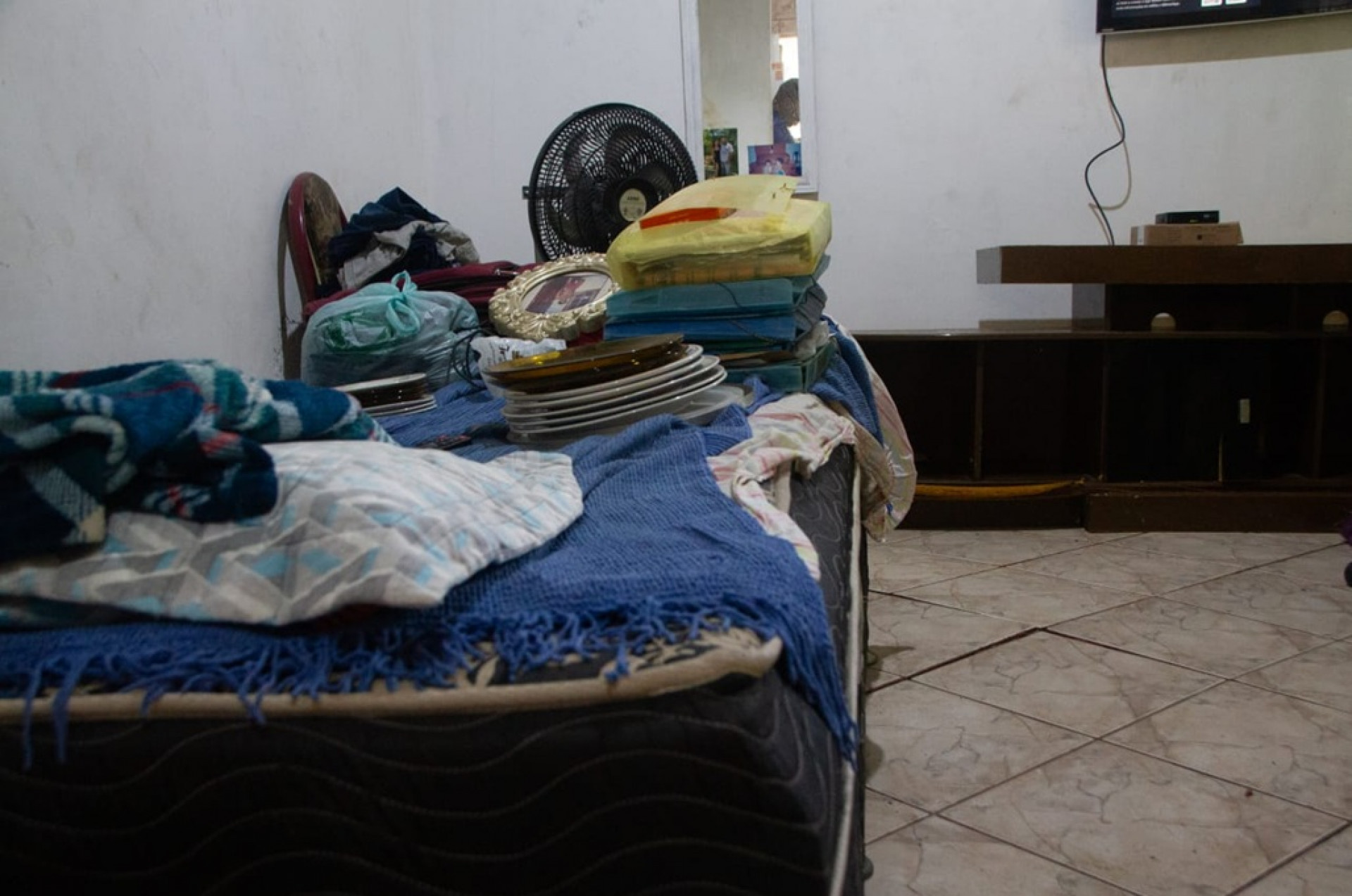 Moradores do Lote 2, em Santa Cruz, tiveram prejuízos com mais um episódio de enchente - Érica Martin/Agência O Dia