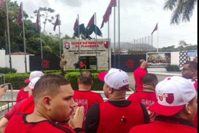 Torcida passa a monitorar festas dos jogadores do Flamengo e impõe 'toque de recolher'