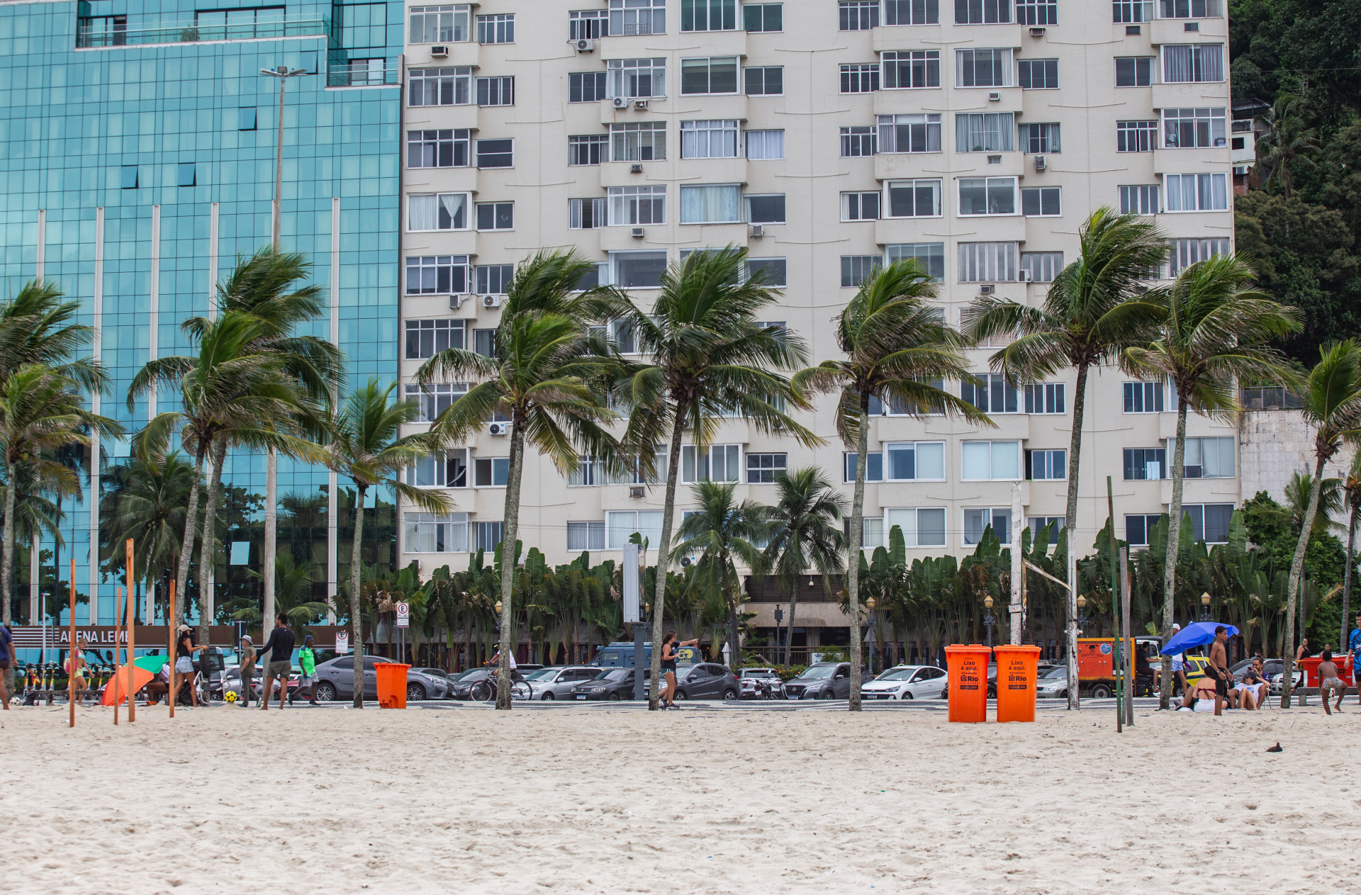 Movimenta&ccedil;&atilde;o na Praia do Leme, Zona Sul do Rio, neste s&aacute;bado (28)  - &Eacute;rica Martin/Ag&ecirc;ncia O Dia