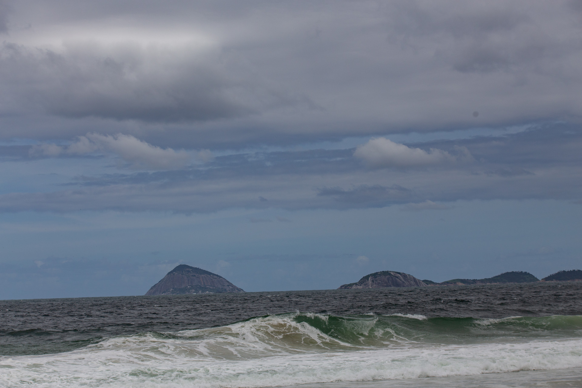 Movimenta&ccedil;&atilde;o na Praia do Leme, Zona Sul do Rio, neste s&aacute;bado (28)  - &Eacute;rica Martin/Ag&ecirc;ncia O Dia