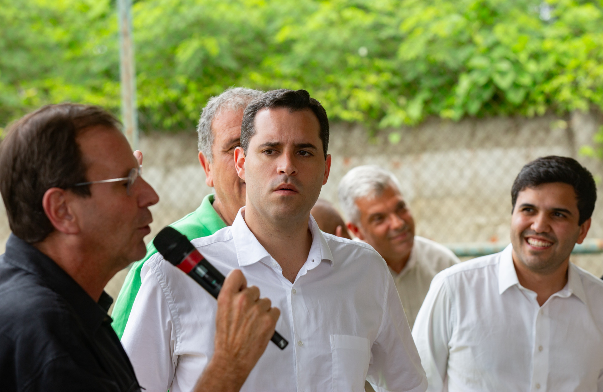 O prefeito Eduardo Paes acompanhou o início das obras de drenagem nos condomínios Villagio campinho em campo Grande Zona Oeste do Rio de Janeiro na tarde deste sábado (28) a intervenção  irá ampliar reservatórios de água pluviais e melhorar o sistema de esgoto da região..  - Erica Martin/Agencia O Dia