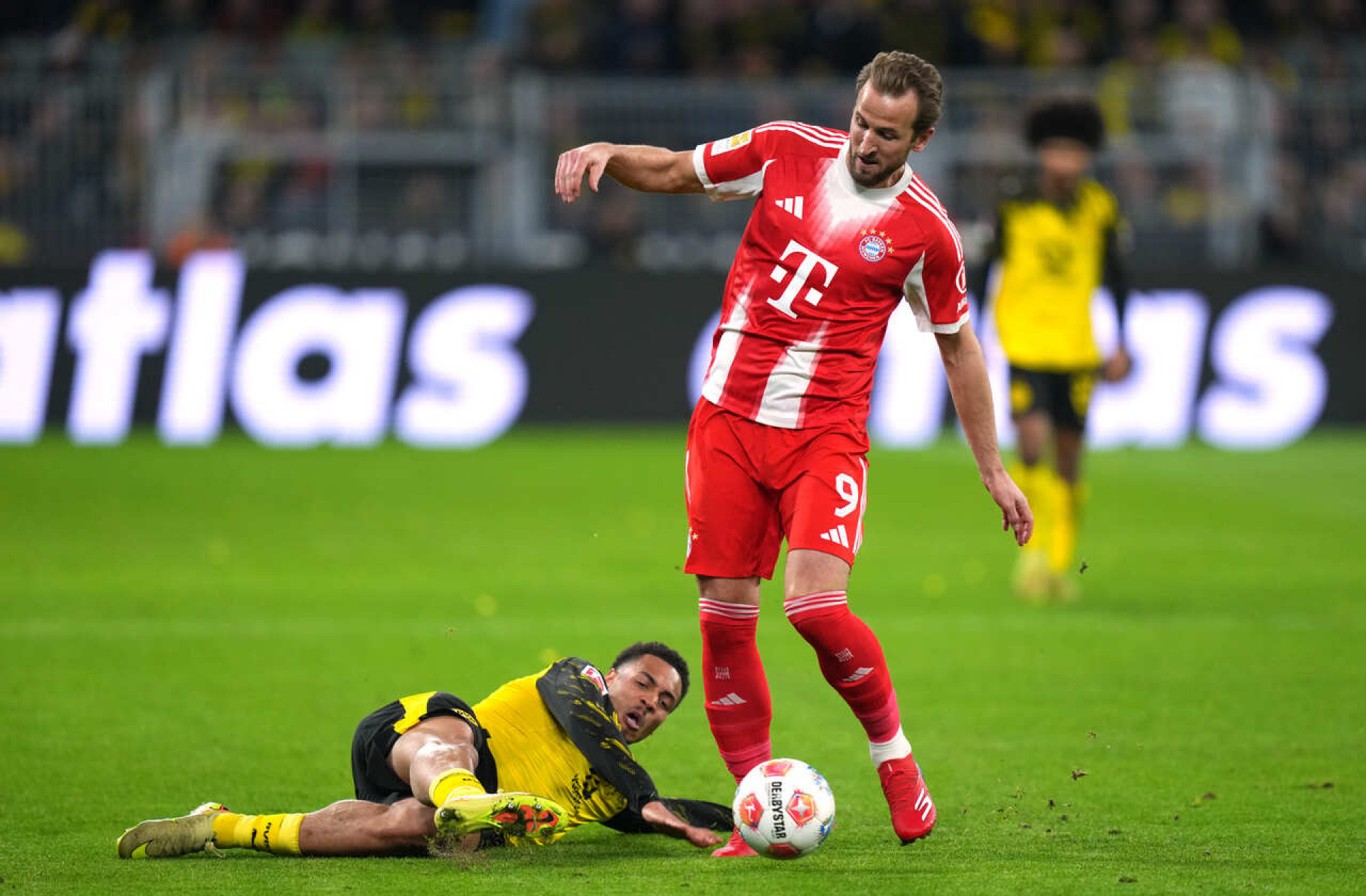 Bayern vence Dortmund e abre 11 pontos de vantagem na ponta do Alem&atilde;o