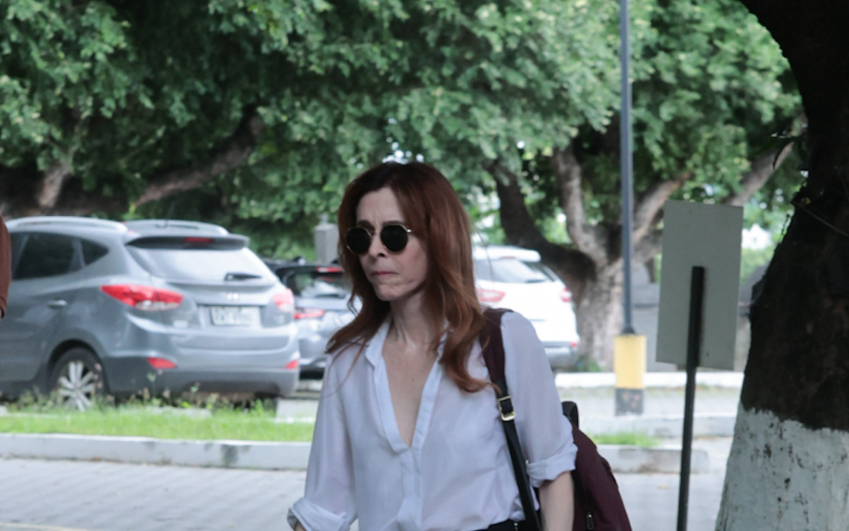 Deborah Evelyn no vel&oacute;rio de Dennis Carvalho, seu ex-marido 