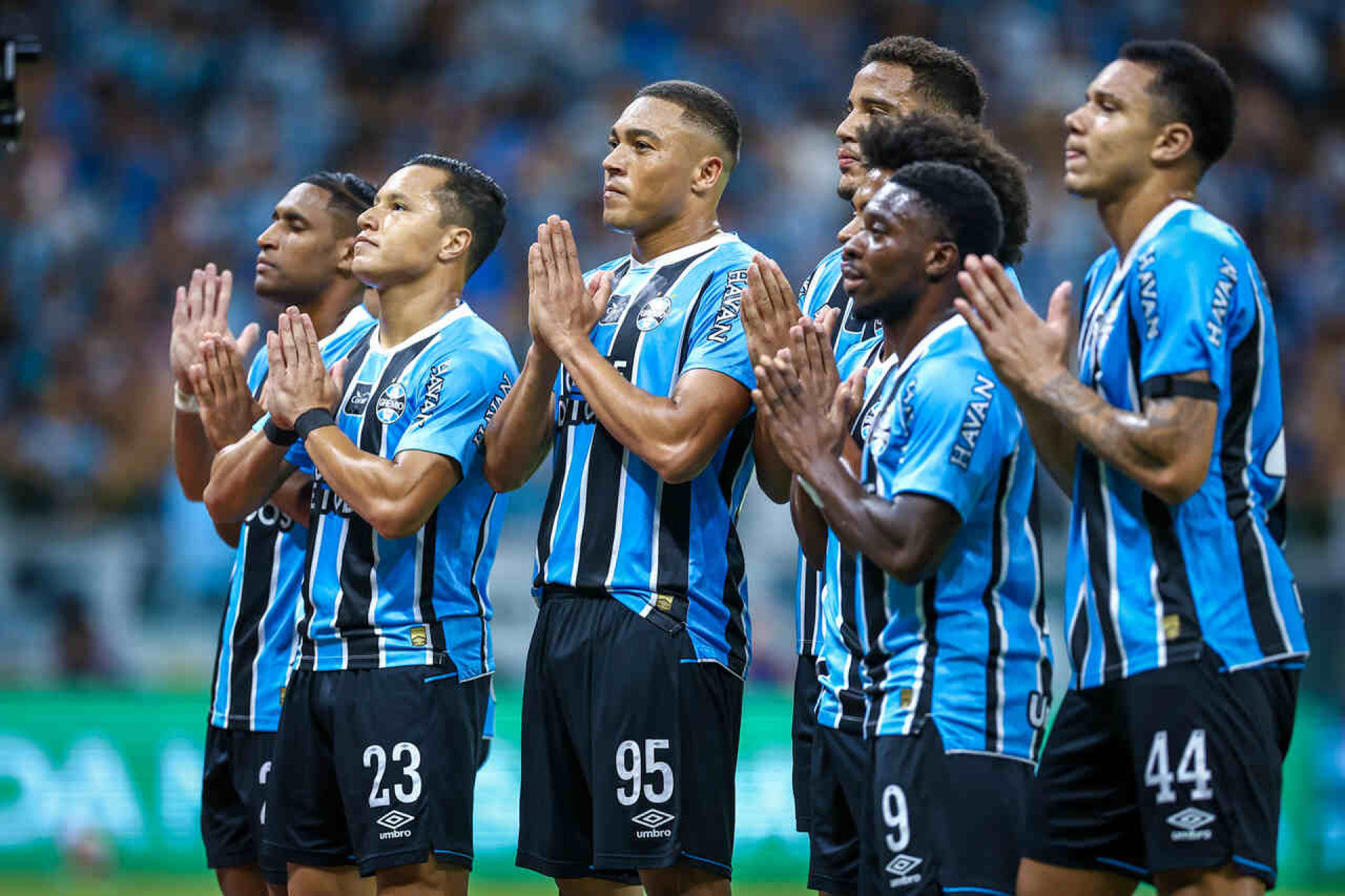 “Falta uma segunda parte”, afirma Lu&iacute;s Castro ap&oacute;s goleada do Gr&ecirc;mio