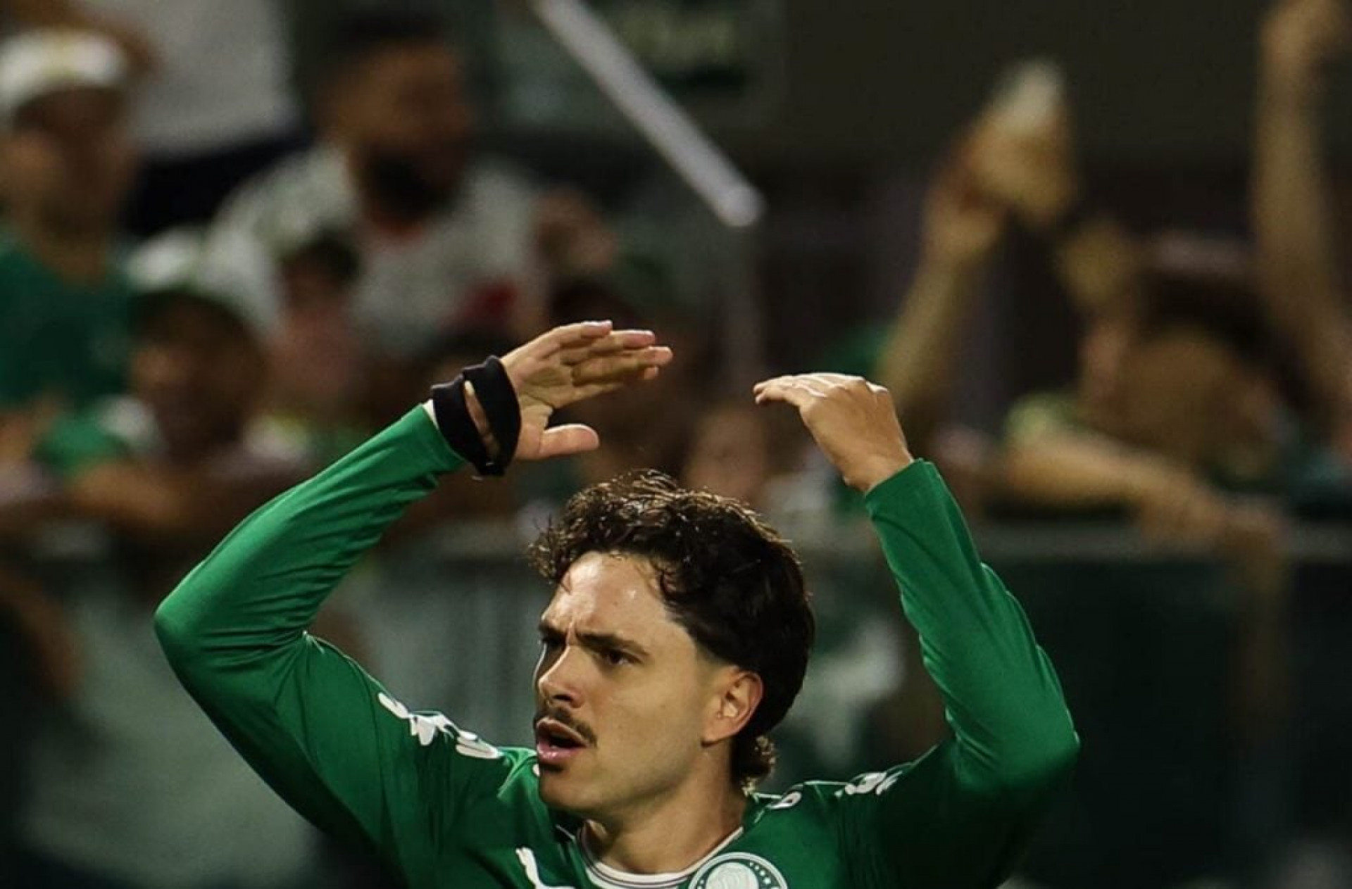 Maur&iacute;cio celebra classifica&ccedil;&atilde;o do Palmeiras e comenta sobre jogar pelo Paraguai