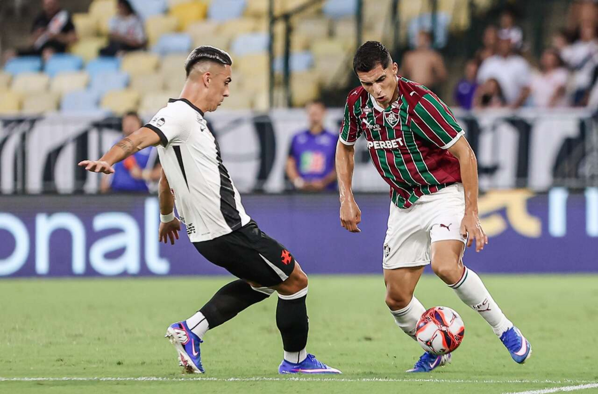 Em jogo intenso, Fluminense busca empate com Vasco e vai &agrave; final do Carioca