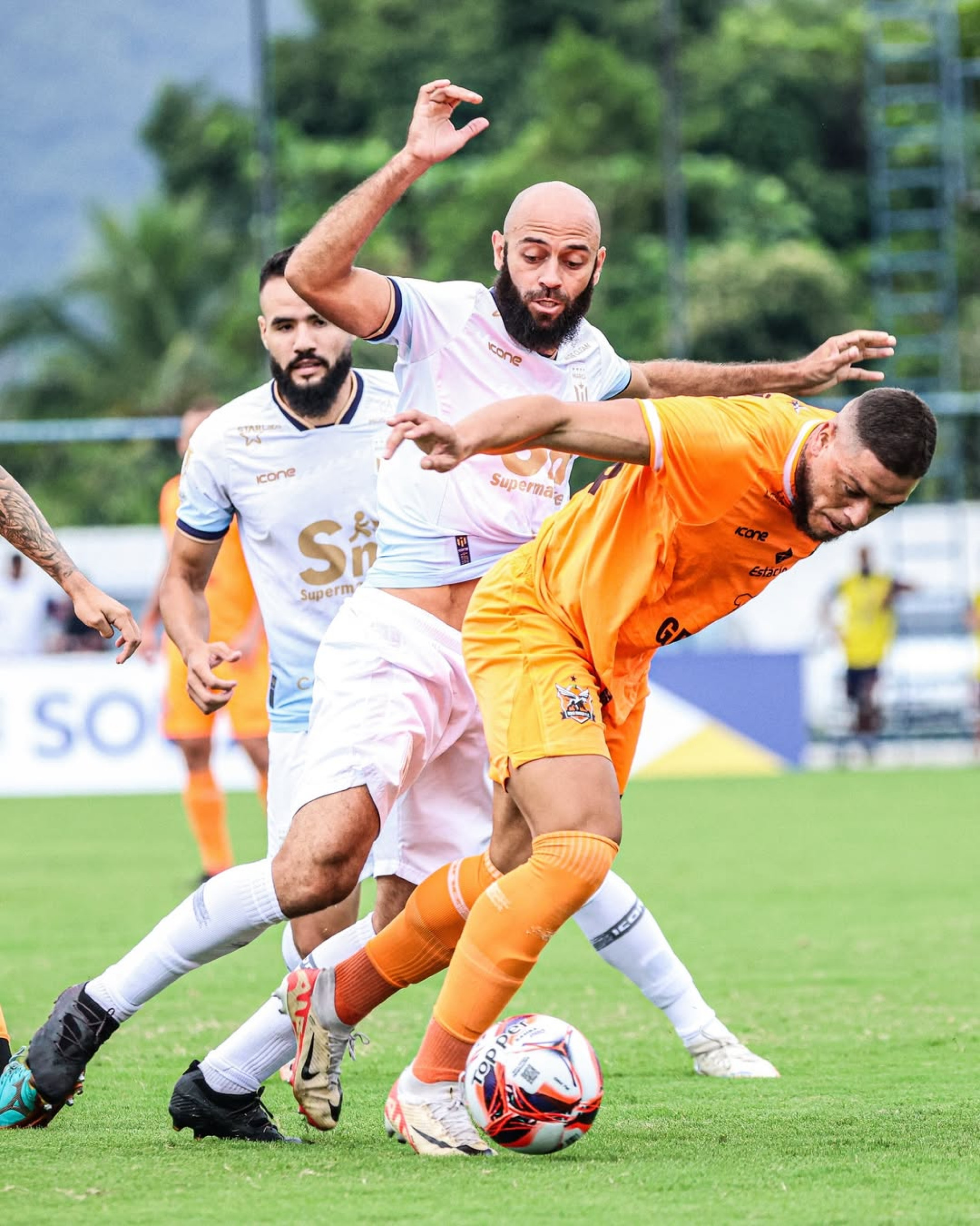 Maricá e Nova Iguaçu empatam em 2 a 2 em uma partida emocionante no Estádio João Saldanha