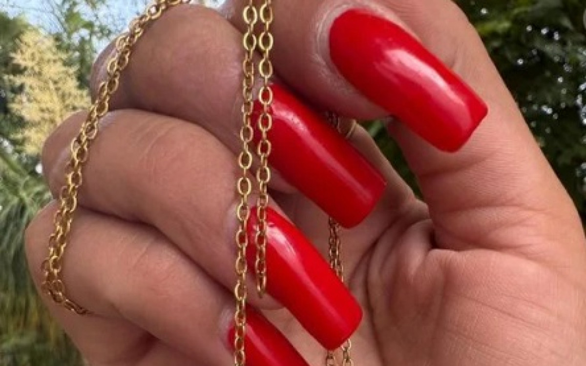 Andressa Urach presenteia marido com joia feita com sangue menstrual