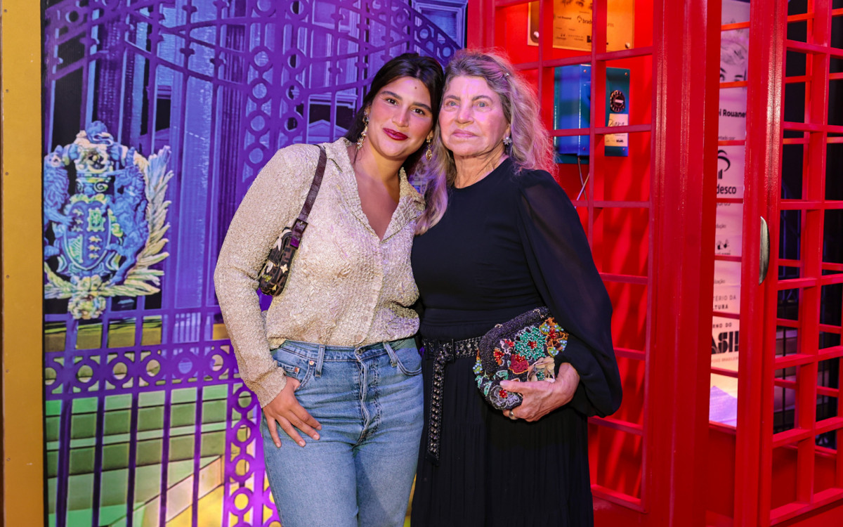 Giulia Costa com a avó
