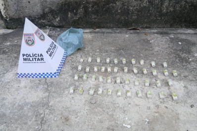 PM apreende 44 pinos de cocaína após suspeito fugir em Casimiro