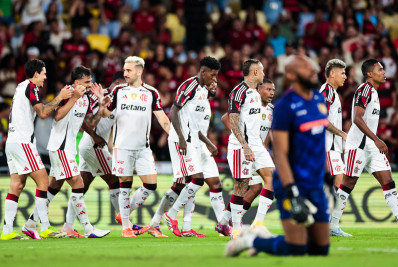 Após vitória por 8 a 0, torcida do Flamengo protesta: 'Time sem vergonha'