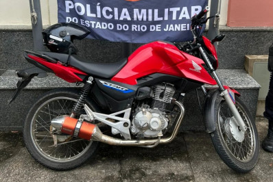 Motociclista tem veículo apreendido após realizar manobras perigosas em Sumidouro