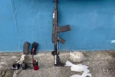 Operação na comunidade Para Pedro tem apreensão de fuzil e drogas