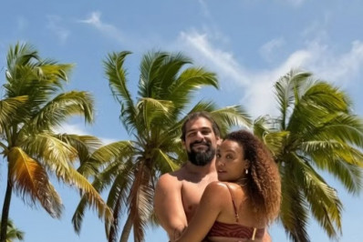Sheron Menezzes compartilha fotos em praia e lamenta fim das férias