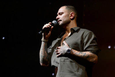 Diogo Nogueira homenageia Paolla Oliveira em show no Rio: 'Grande mulher'