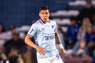 Treinador do Nacional confirma ida de zagueiro para o Fluminense: 'Impossível competir'