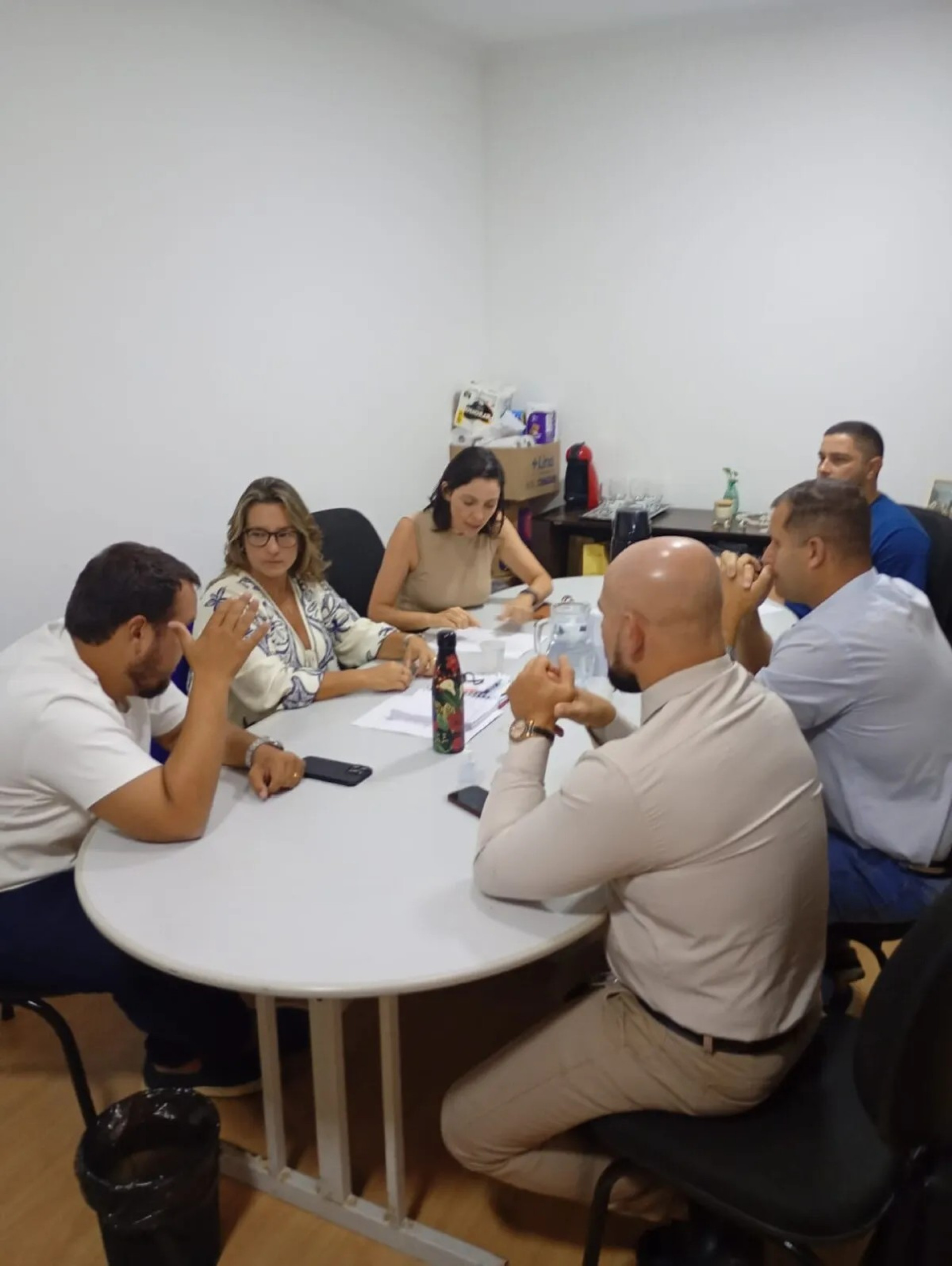 Secret&aacute;ria de Sa&uacute;de, Beatriz Trindade, dire&ccedil;&atilde;o das unidades envolvidas no remanejamento e equipe de obras - Ascom