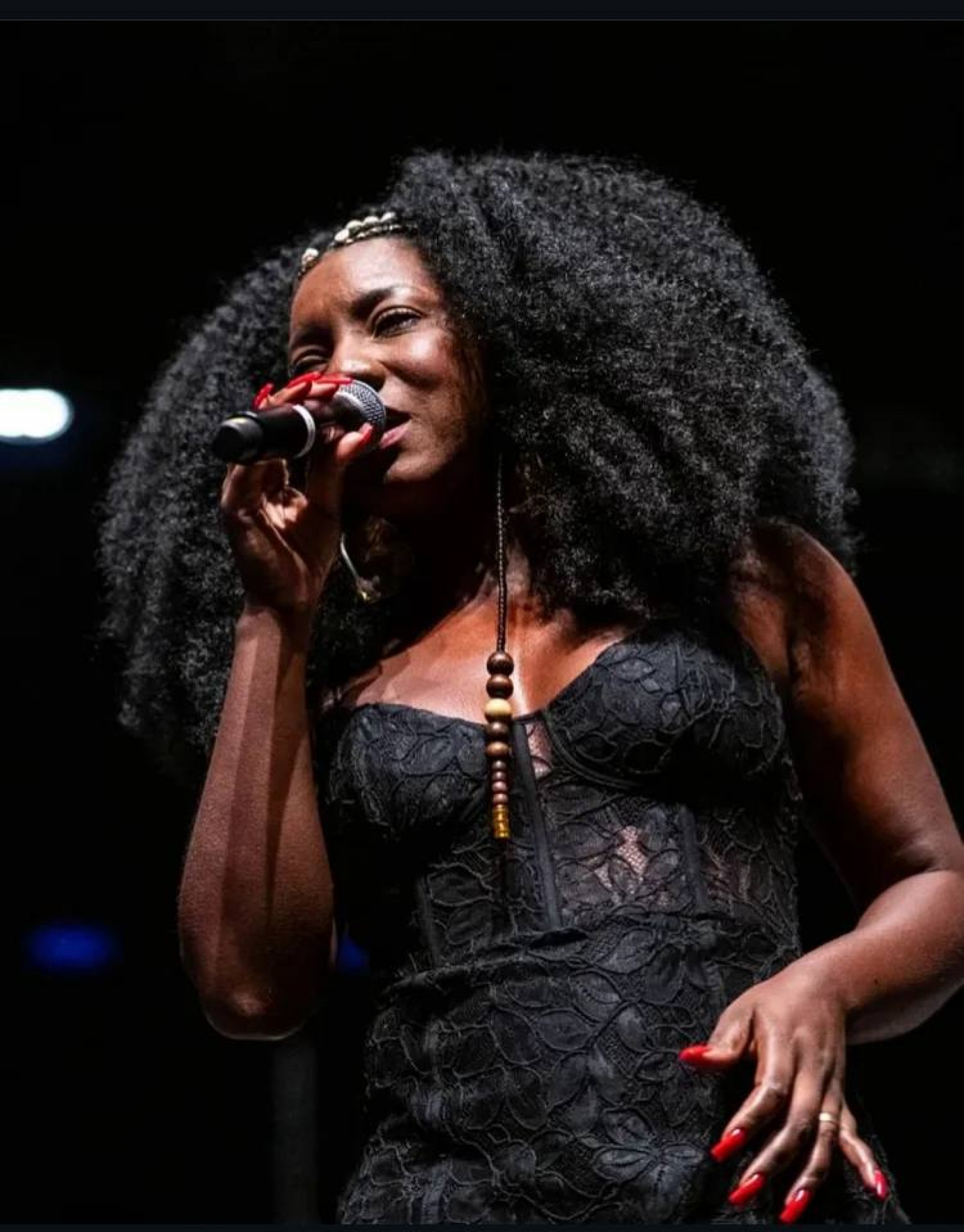 Sambista Adriana Araújo está internada em estado gravíssimo após sofrer um aneurisma cerebral  - Reprodução/ redes sociais