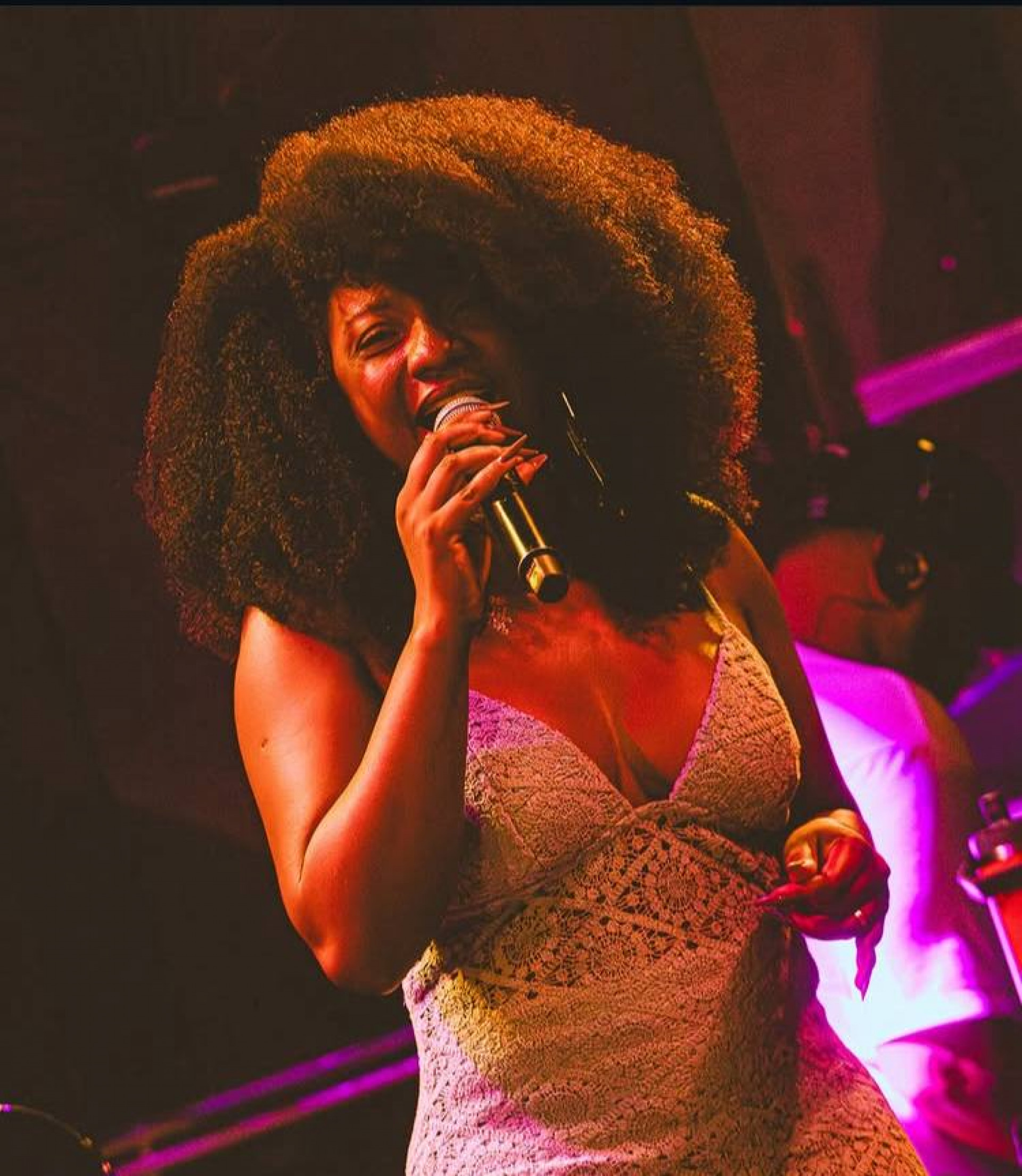 Sambista Adriana Araújo está internada em estado gravíssimo após sofrer um aneurisma cerebral  - Reprodução/ redes sociais