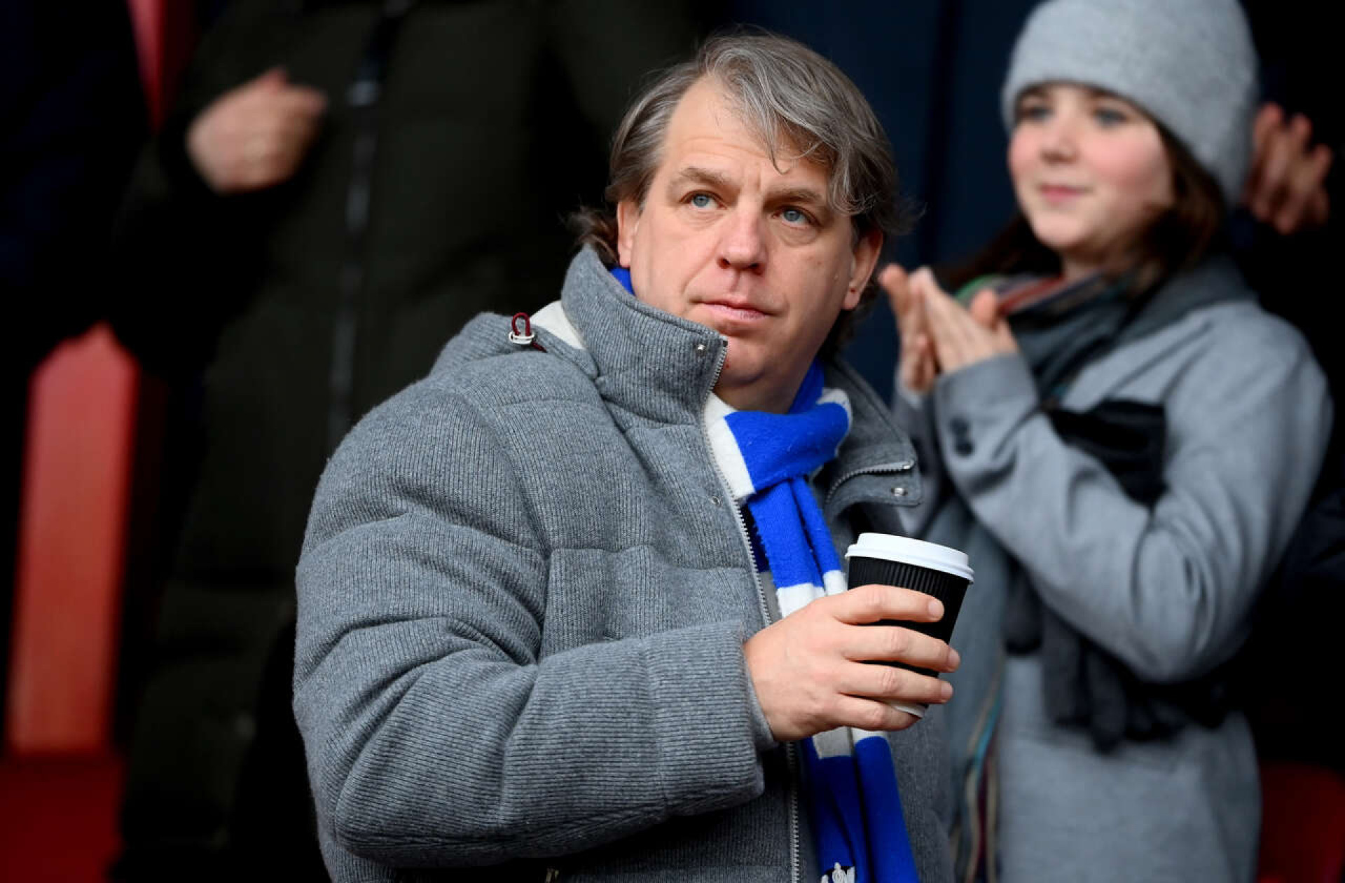 Dono do Chelsea revela: contratou Cucurella para bloquear investida do City