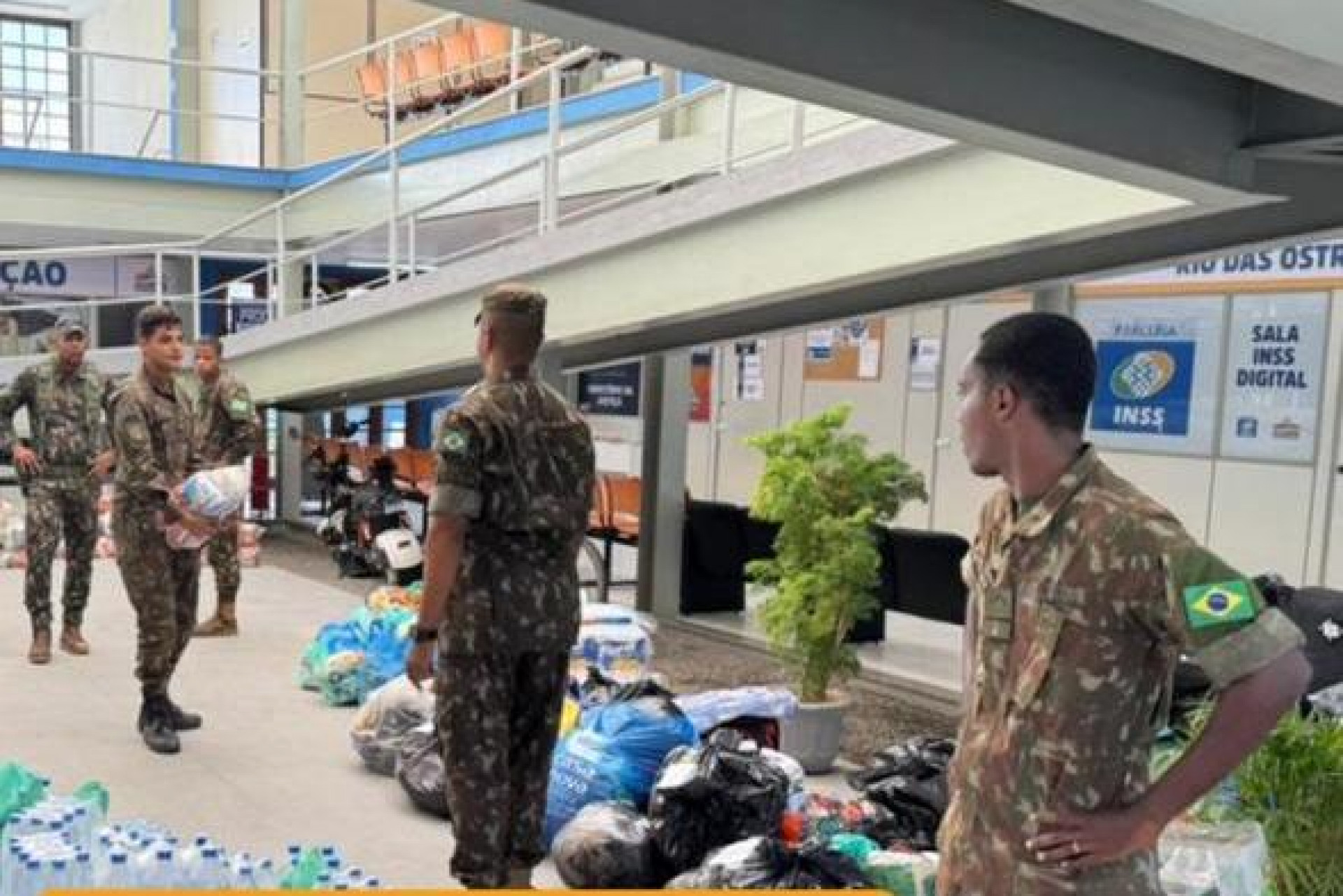 Distribui&ccedil;&atilde;o de mantimentos e itens essenciais garante suporte imediato a moradores afetados  - Foto: Reprodu&ccedil;&atilde;o Rede Social