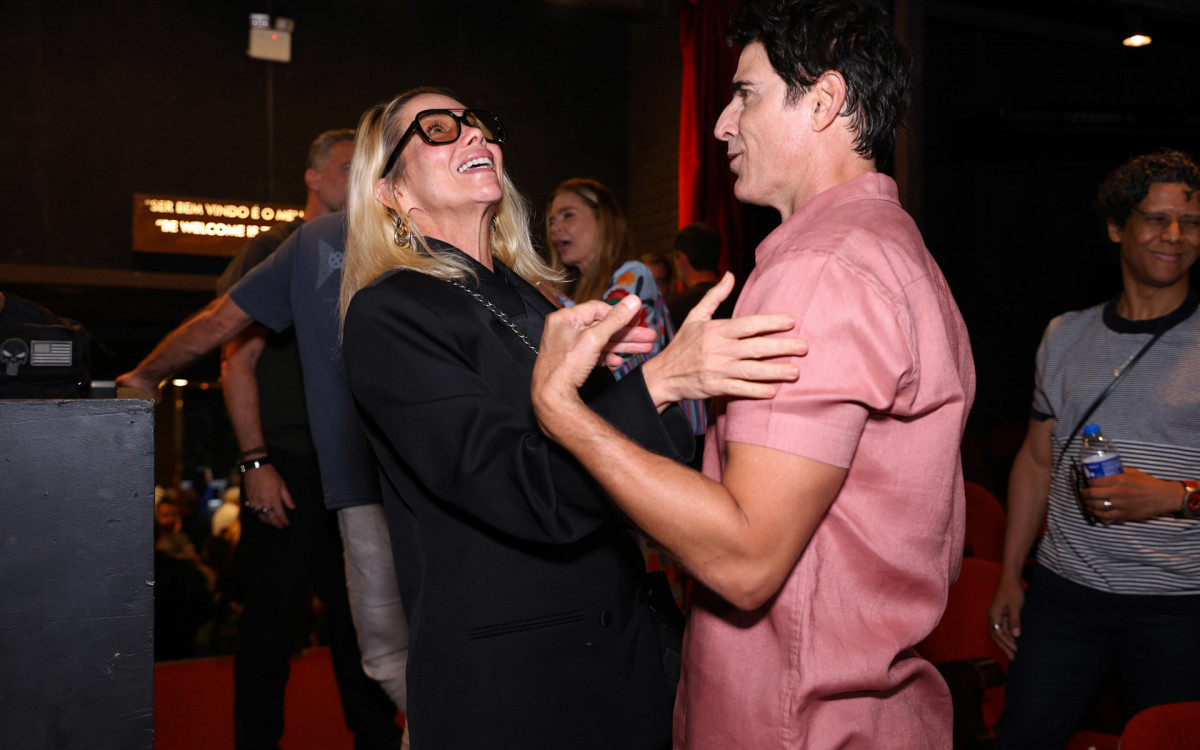 Danielle Winits e Reynaldo Gianecchini nos bastidores de espetáculo