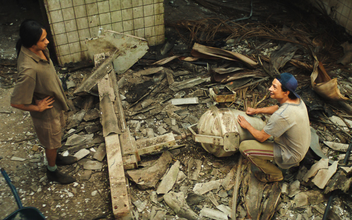 Netflix divulga imagens da minissérie \'Emergência Radioativa\'