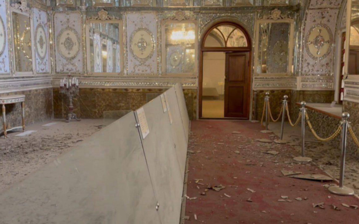 Palácio Golestan foi danificado por escombros e pela onda expansiva de um ataque aéreo - AFP