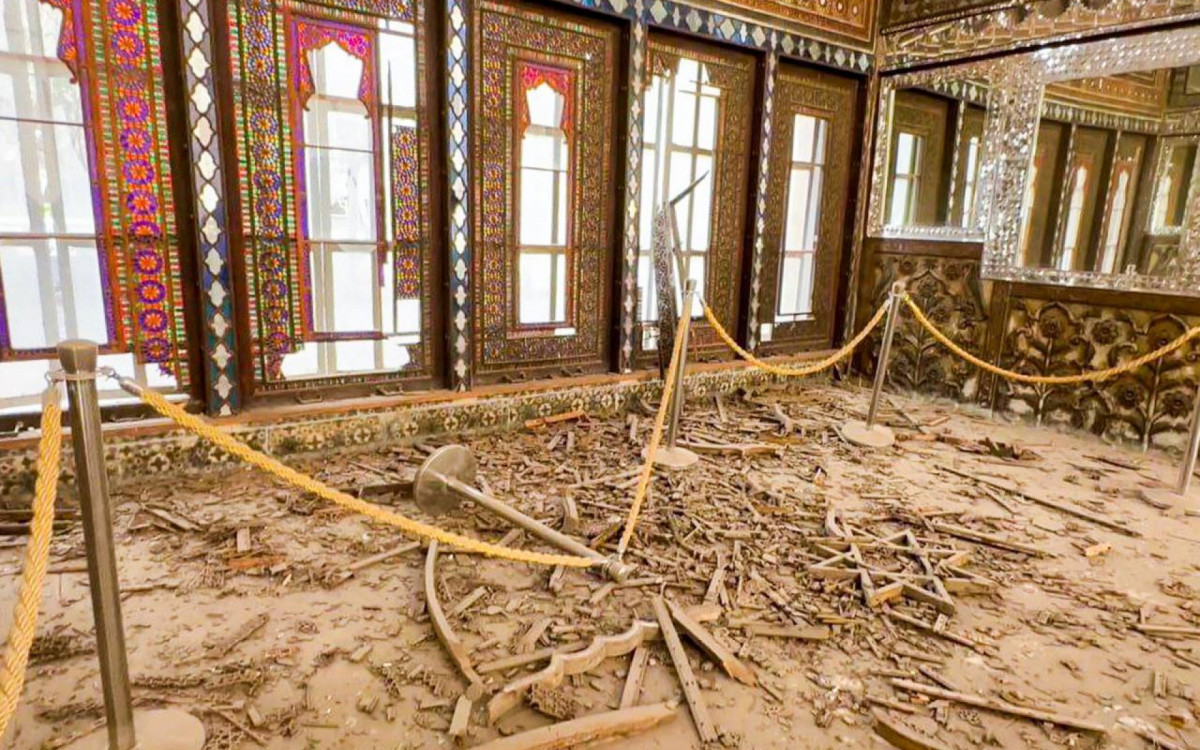 Palácio Golestan foi danificado por escombros e pela onda expansiva de um ataque aéreo - AFP