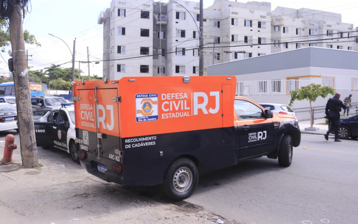 Local passou por perícia e corpo foi encaminhado ao IML - Carlos Elias/Agência O DIA