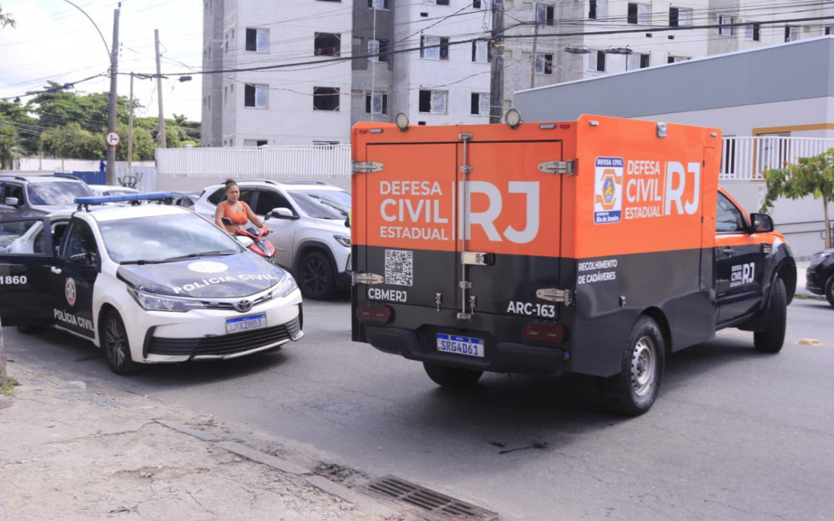 Local passou por perícia e corpo foi encaminhado ao IML - Carlos Elias/Agência O DIA
