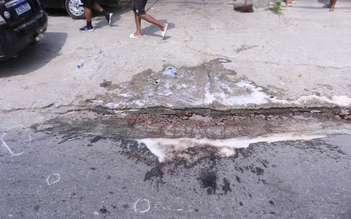 Local passou por perícia e corpo foi encaminhado ao IML - Carlos Elias/Agência O DIA