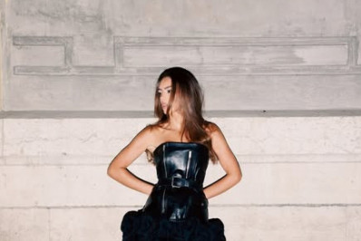 Bruna Biancardi aposta em visual preto e chama atenção