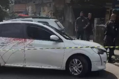 Vídeo: dois homens são executados dentro de carro em via movimentada de Campo Grande
