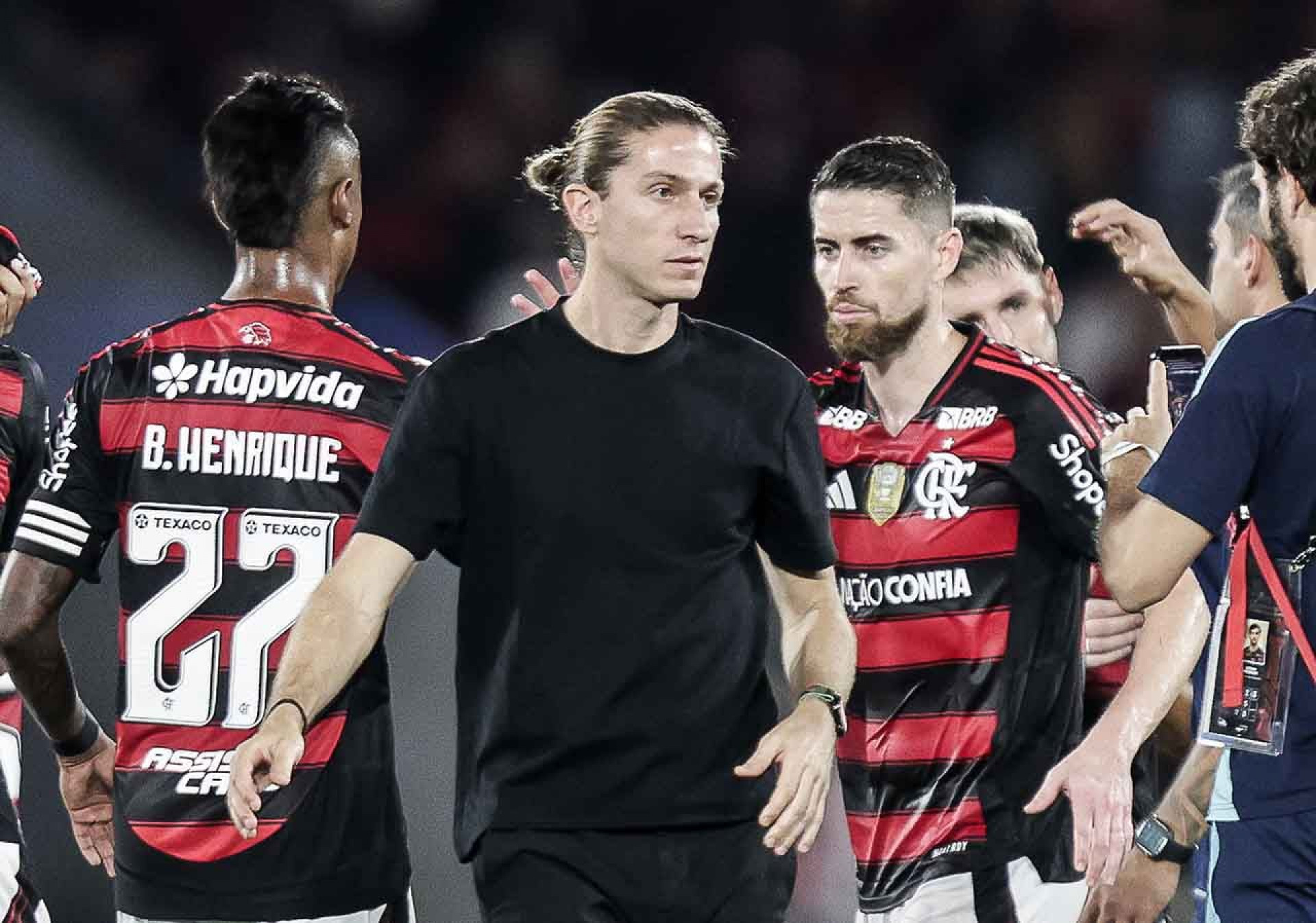 Filipe Lu&iacute;s se despede do Flamengo ap&oacute;s demiss&atilde;o: “Saio de cabe&ccedil;a erguida”