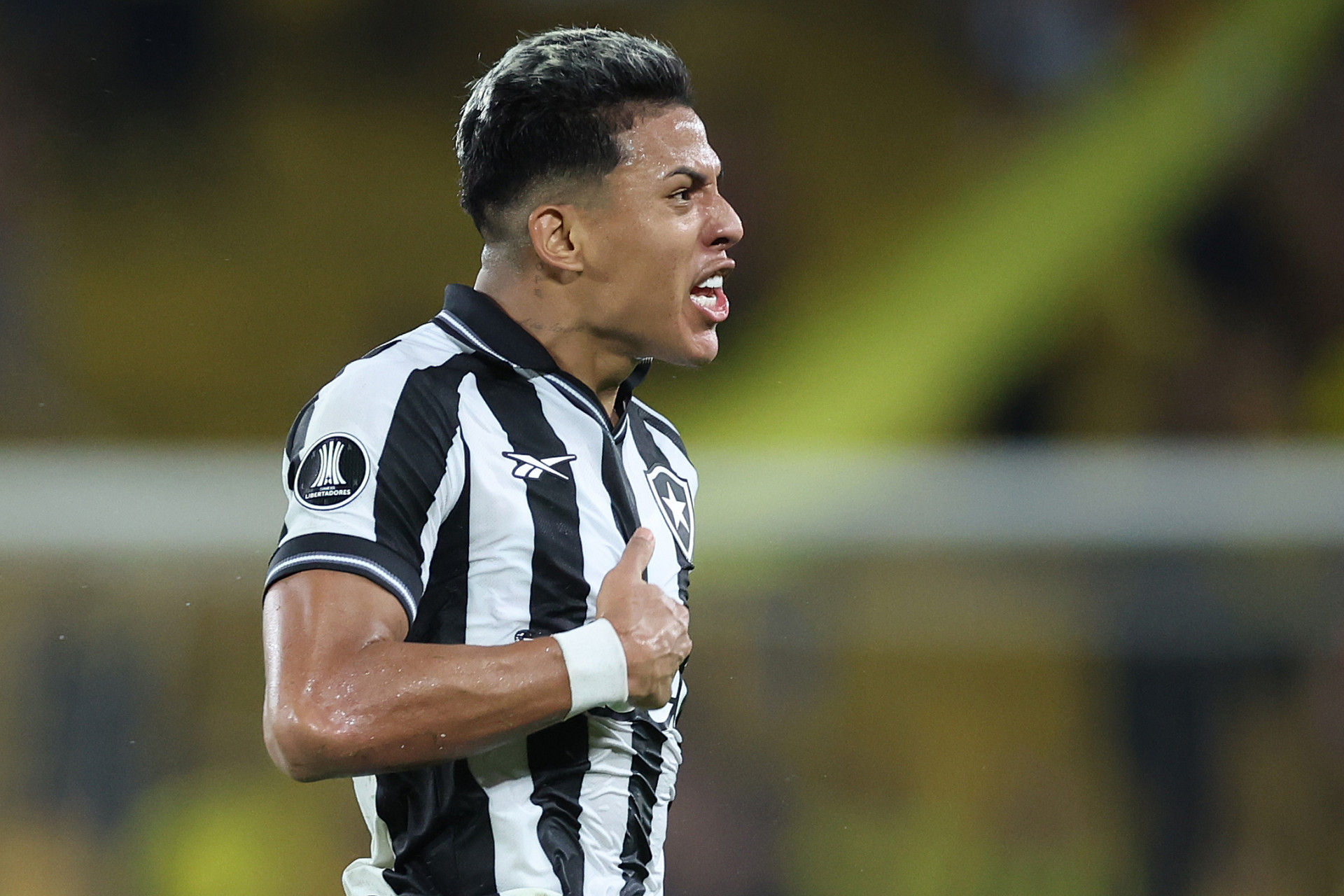 Matheus Martins vibra ap&oacute;s marcar no empate entre 1 Barcelona (EQU) e Botafogo - Vitor Silva / Botafogo