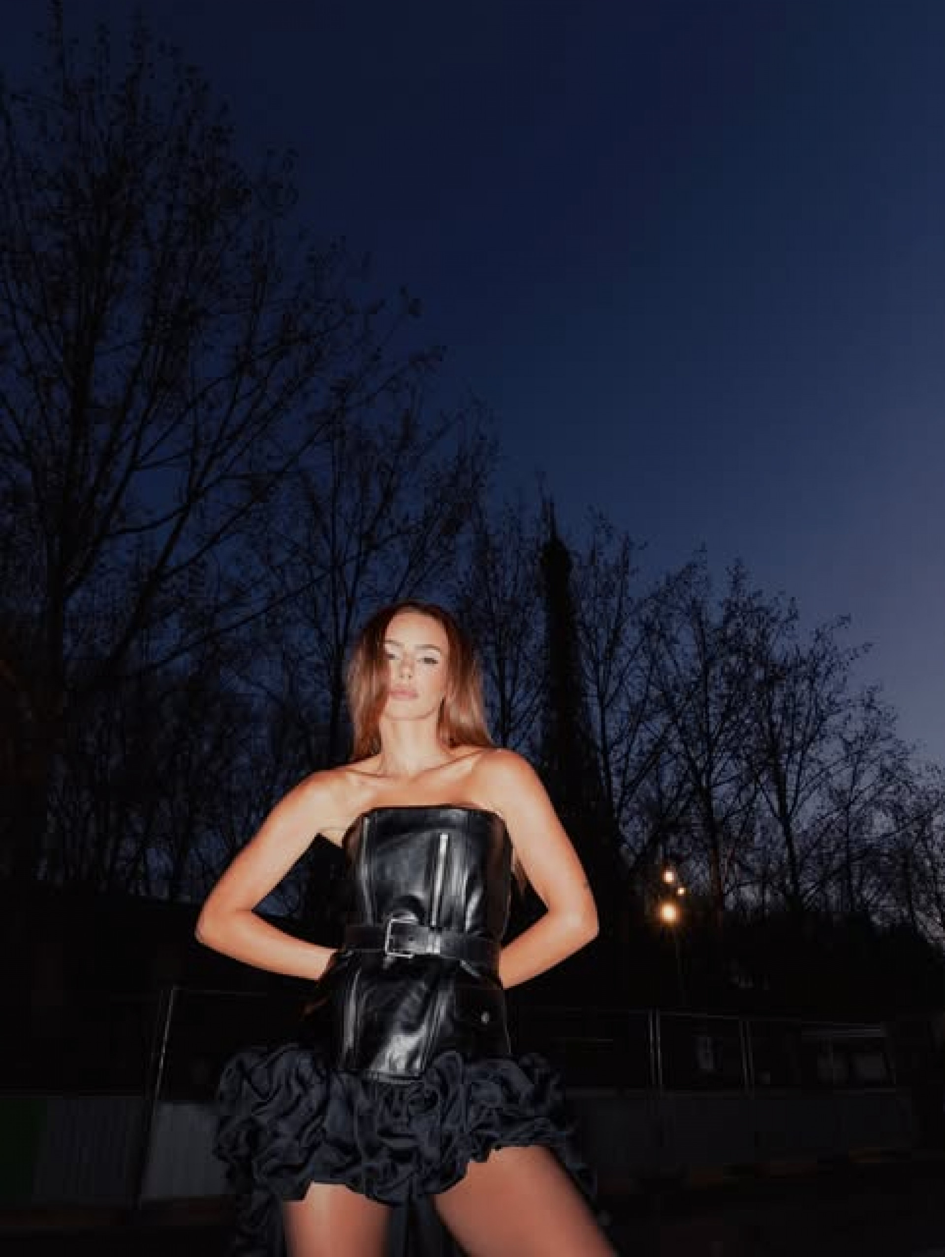 Bruna Biancardi aposta em visual preto e chama atenção na Paris Fashion Week