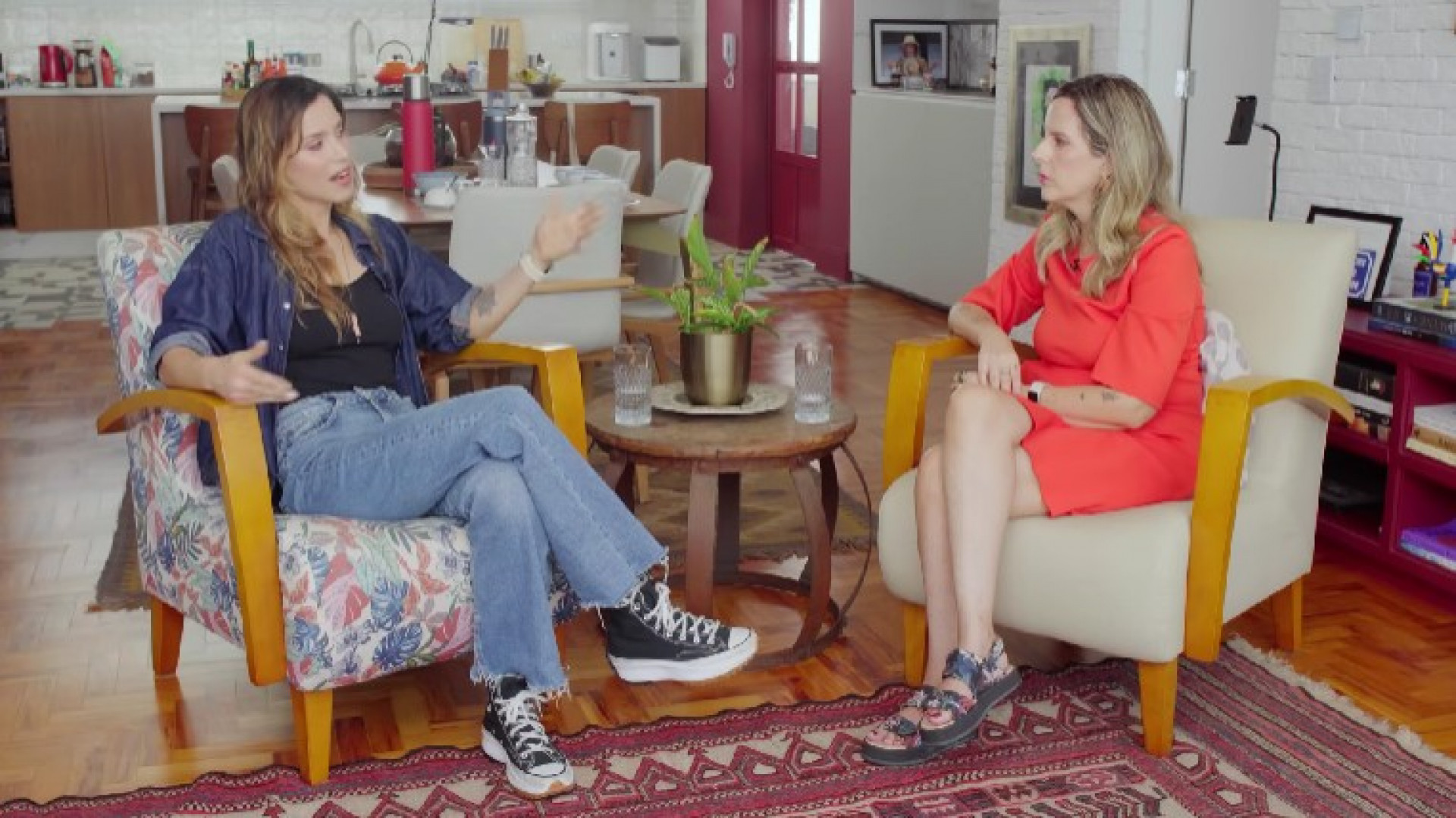 Mel Lisboa participa do podcast 'Você não sabe o que eu sofri', comandado por Tati Bernardi - Reprodução de vídeo