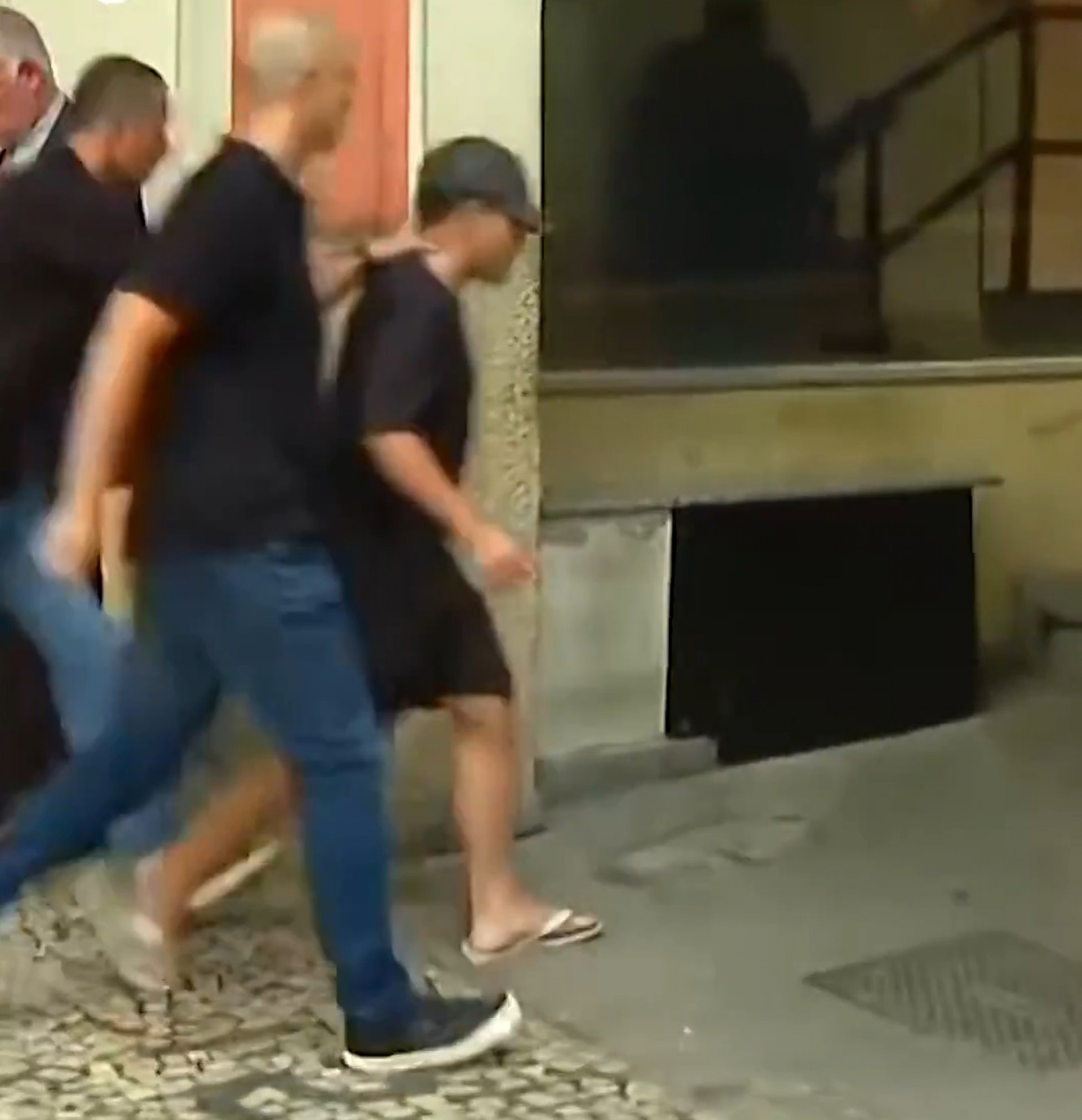 Foragidos por estupro coletivo se entregam à polícia