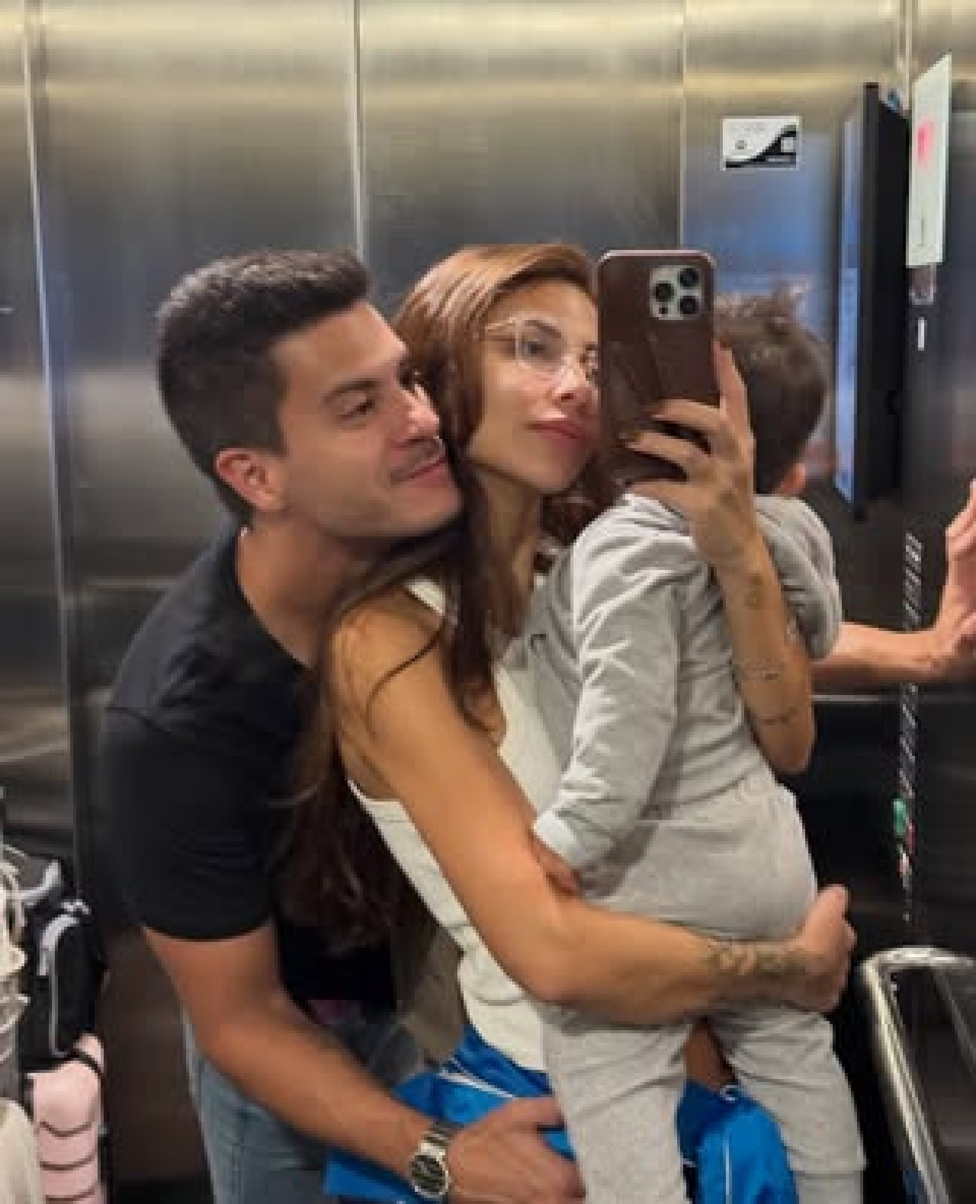 Arthur Aguiar faz 37 anos e recebe declaração apaixonada da mulher